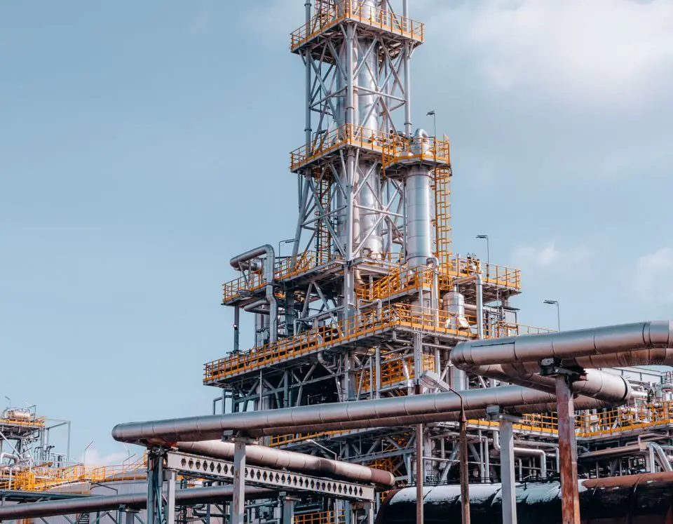 Petroleum refinery tower