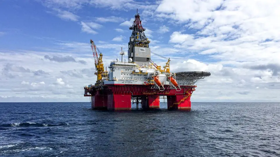Semi-submersible drilling rig offshore